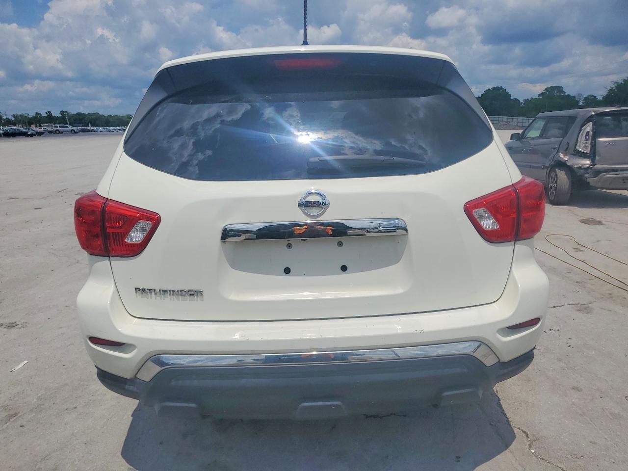 Nissan Pathfinder S