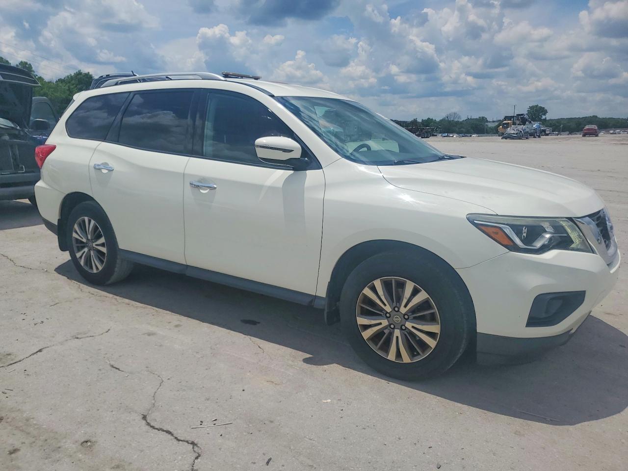 Nissan Pathfinder S