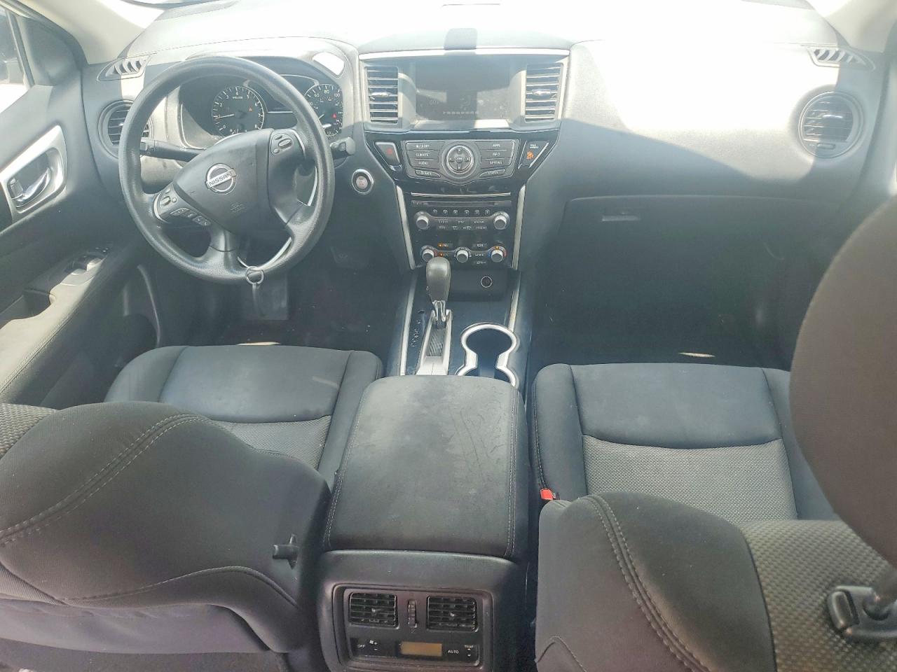 Nissan Pathfinder S