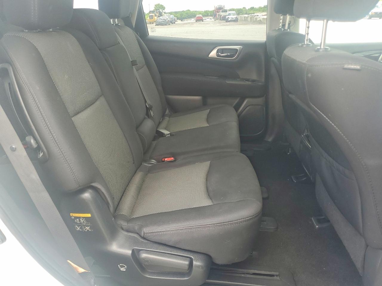 Nissan Pathfinder S