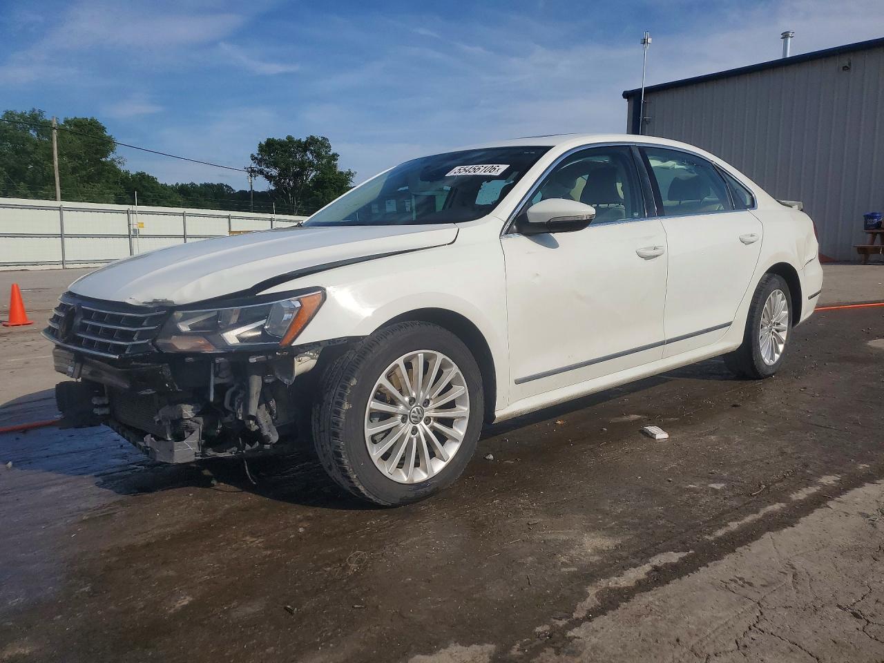 Salvage Volkswagen Passat Image