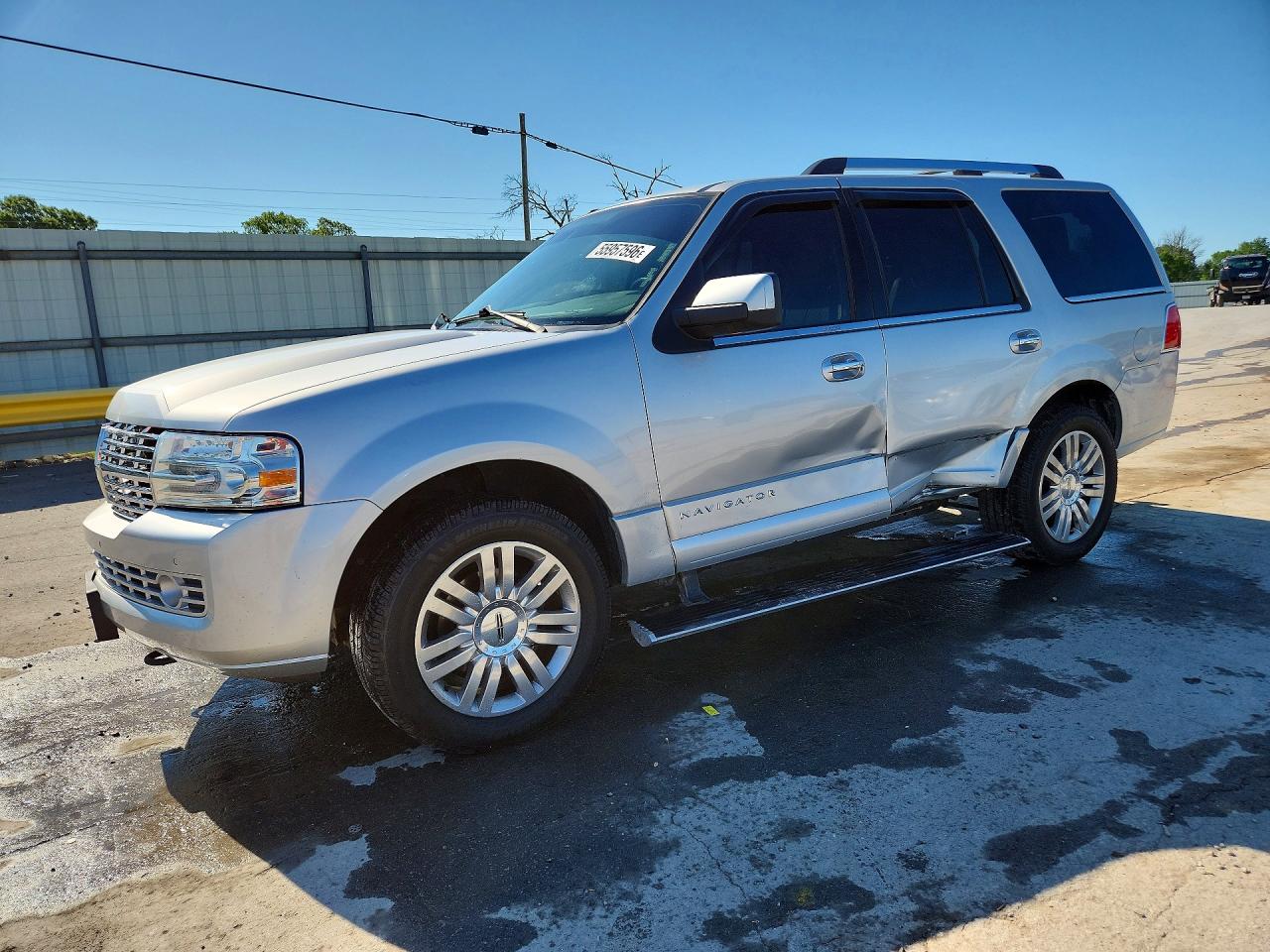 Salvage Lincoln Navigator Image