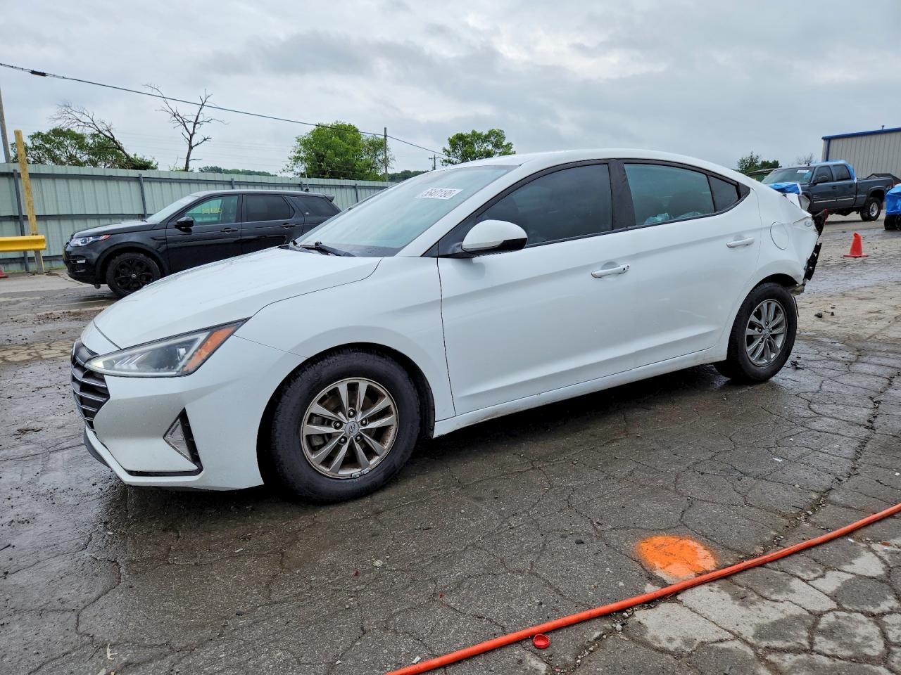 Salvage Hyundai ELANTRA Image