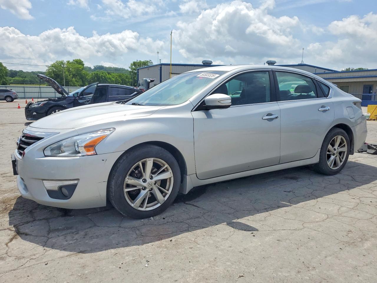 Salvage Nissan Altima Image