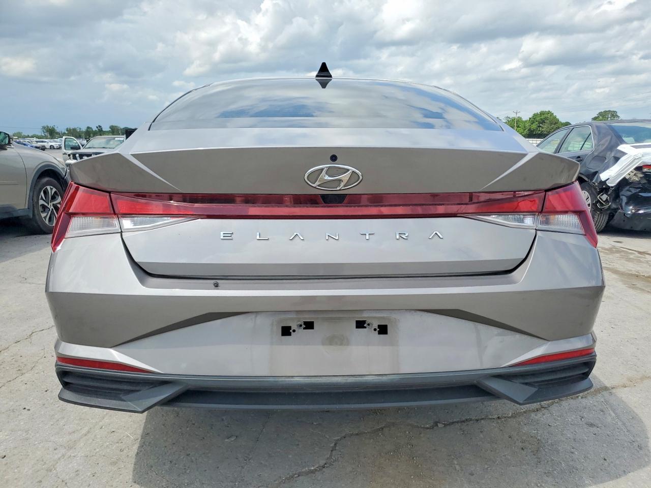 Hyundai ELANTRA Sel