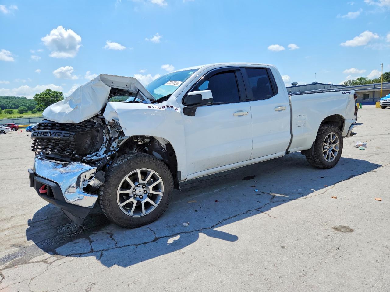 Salvage Chevrolet Silverado Image