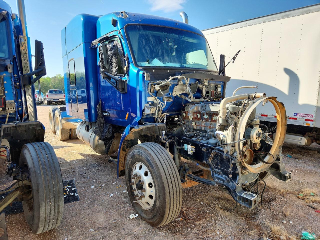 Salvage Peterbilt 579 Image