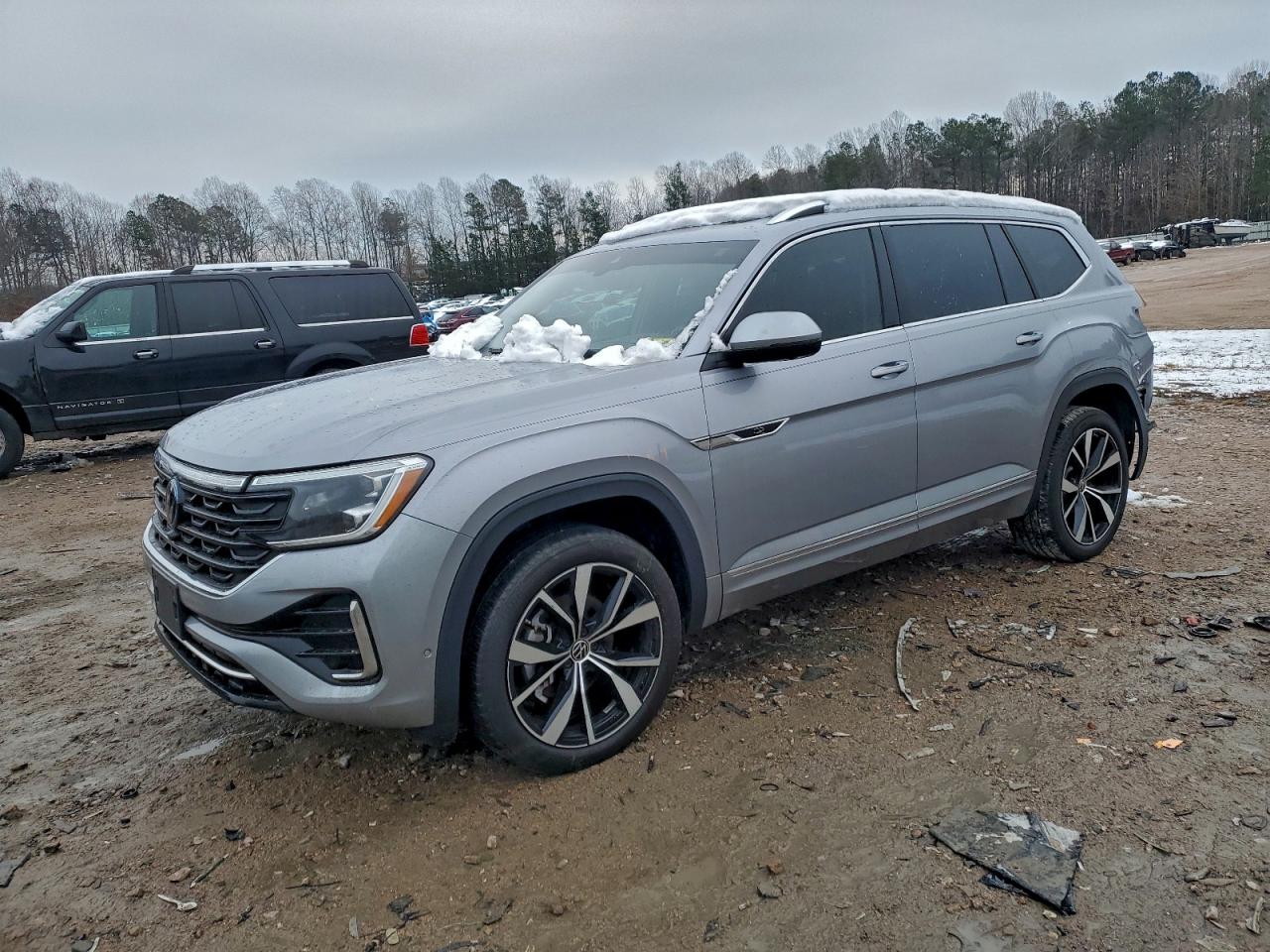 Salvage Volkswagen Atlas Image