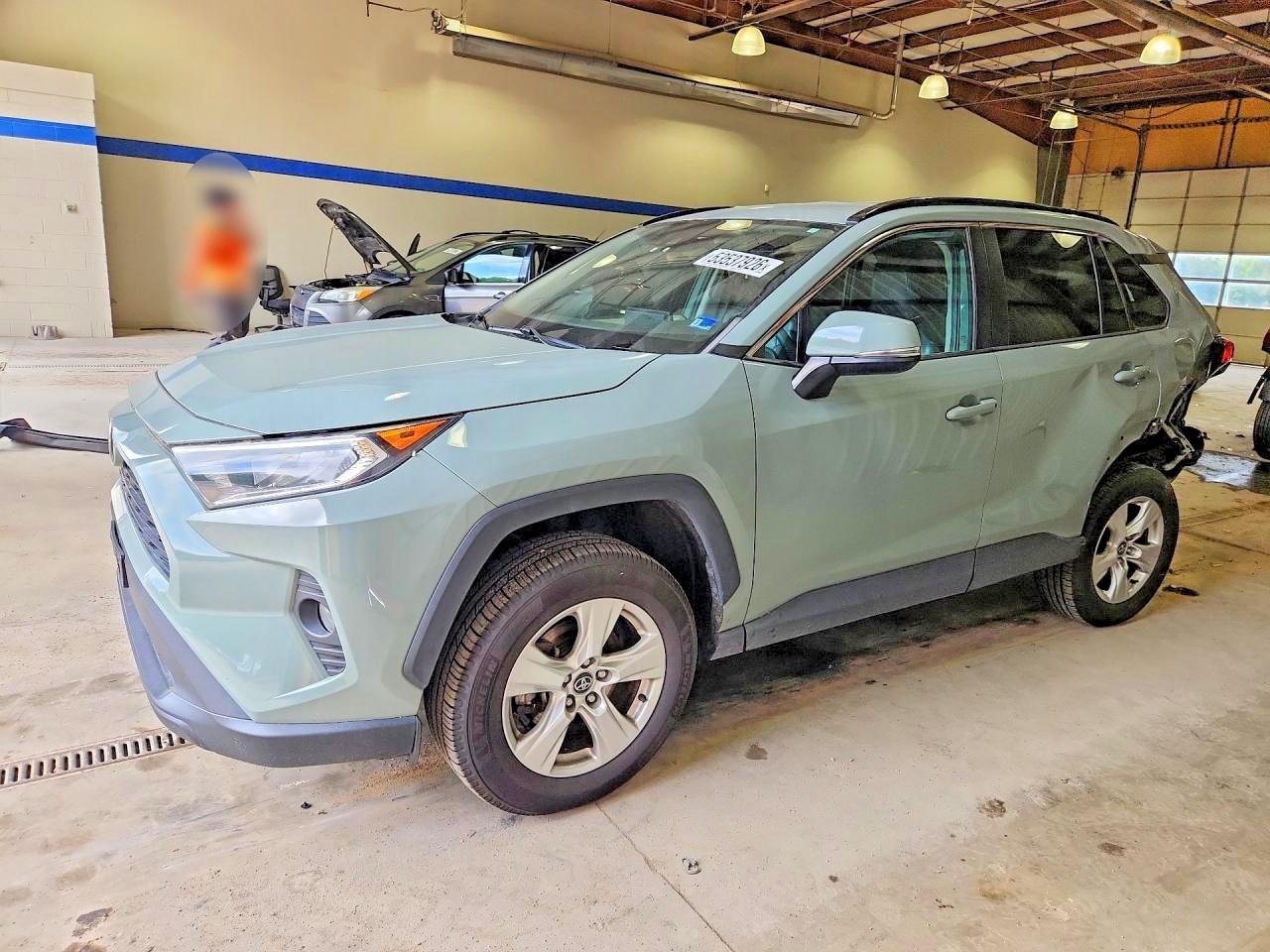 Salvage Toyota RAV4 Image