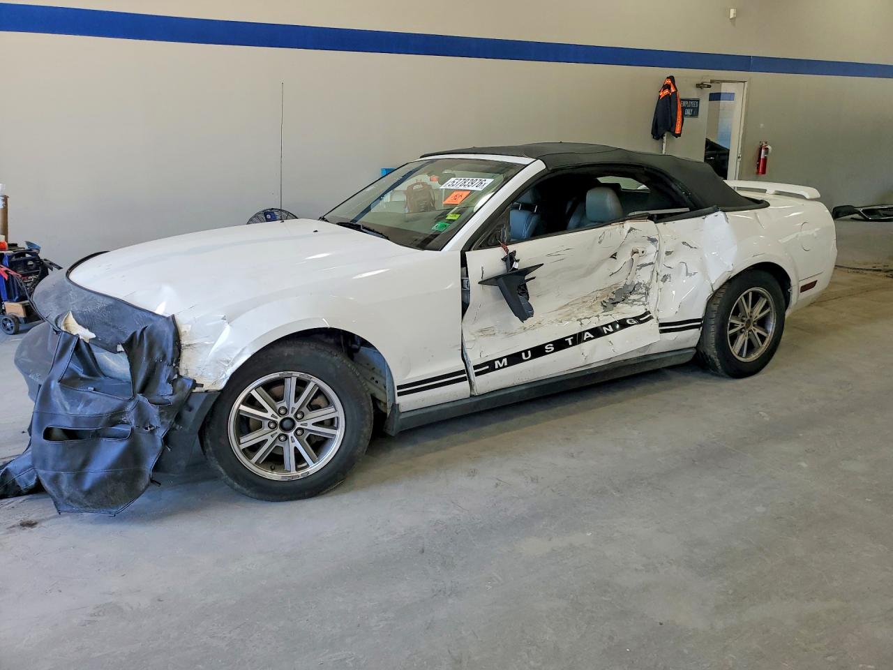 Salvage Ford Mustang Image