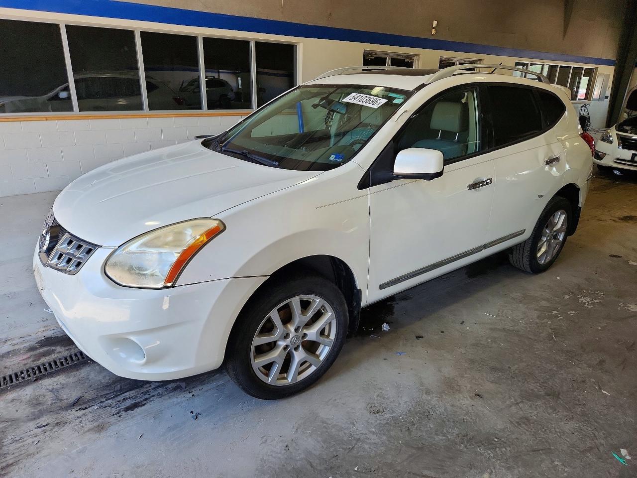 Salvage Nissan Rogue Image
