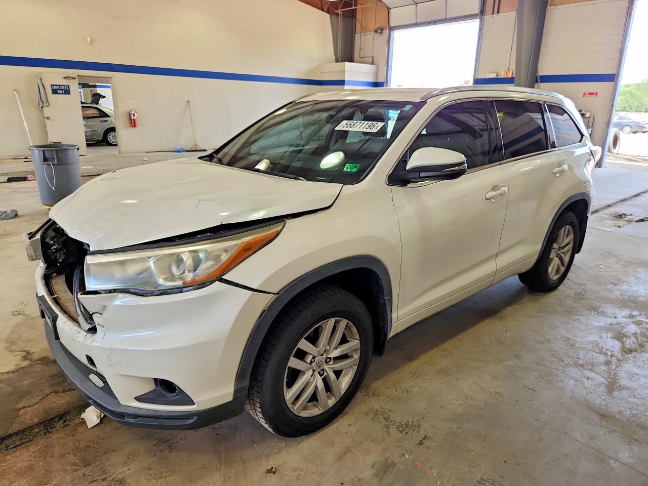 Salvage Toyota Highlander Image