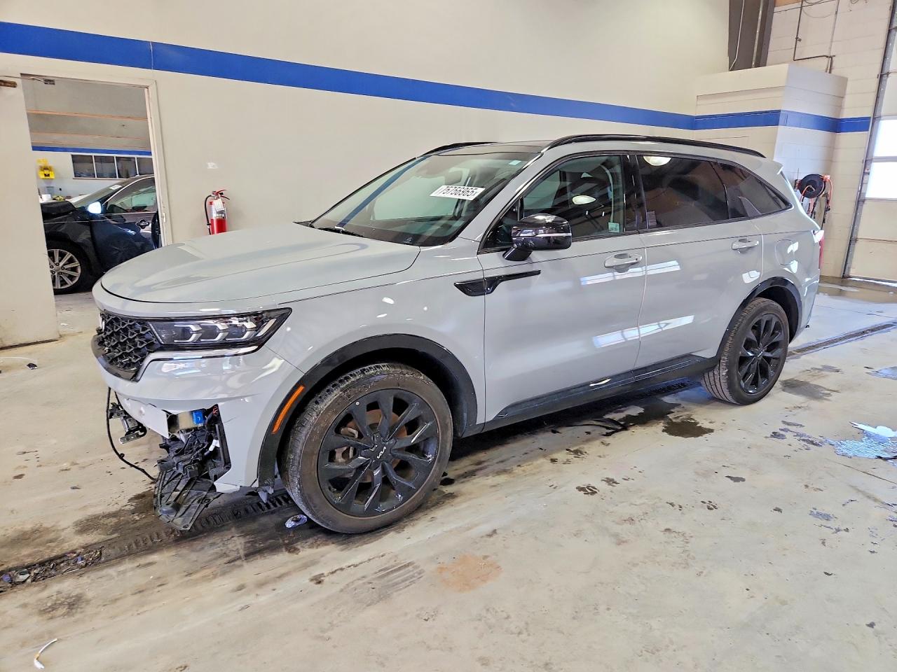 Salvage Kia Sorento Image