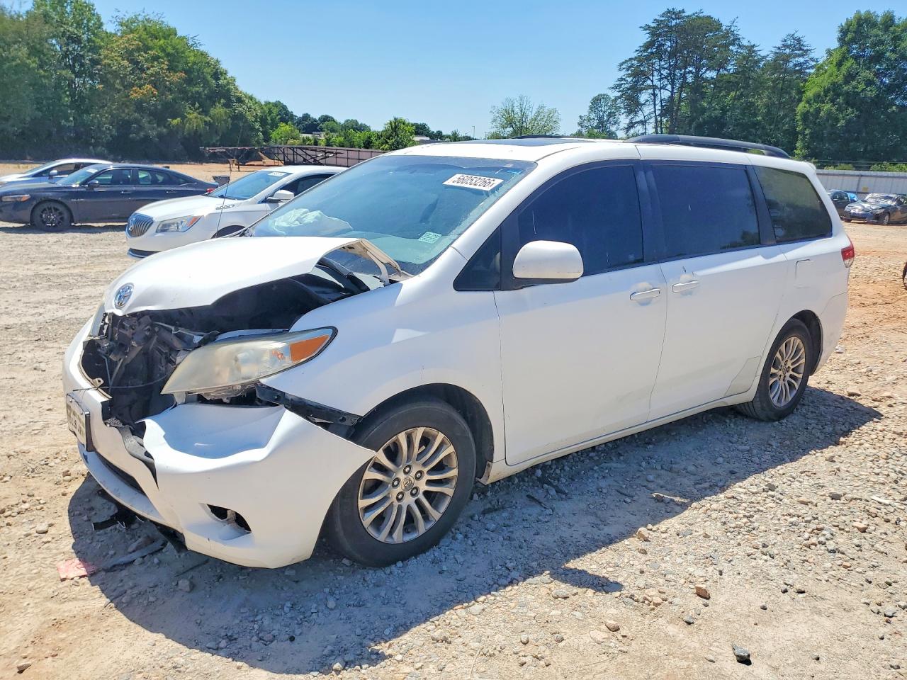 Salvage Toyota Sienna Image