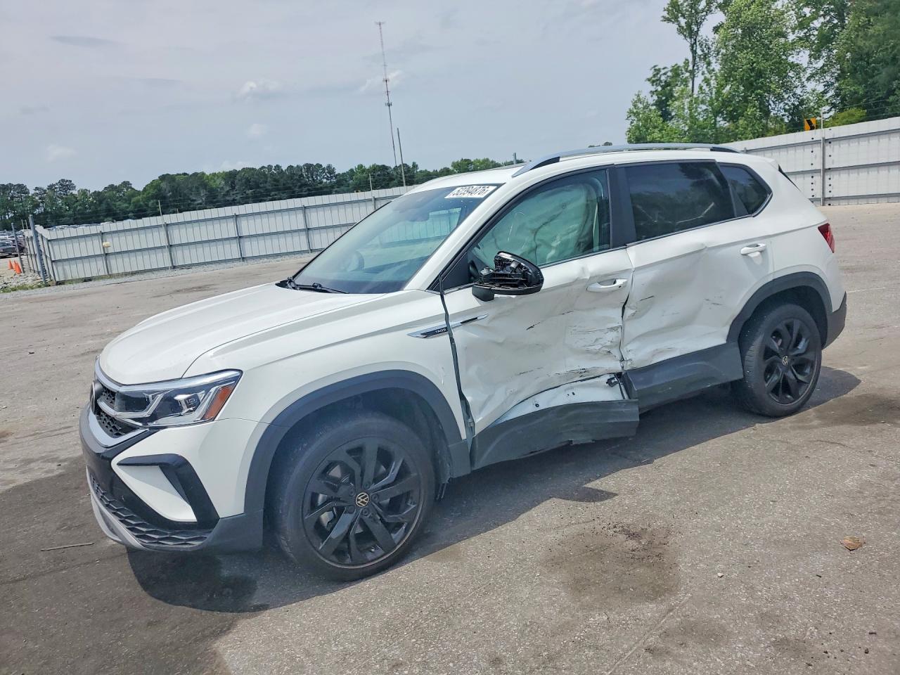 Salvage Volkswagen Taos Image