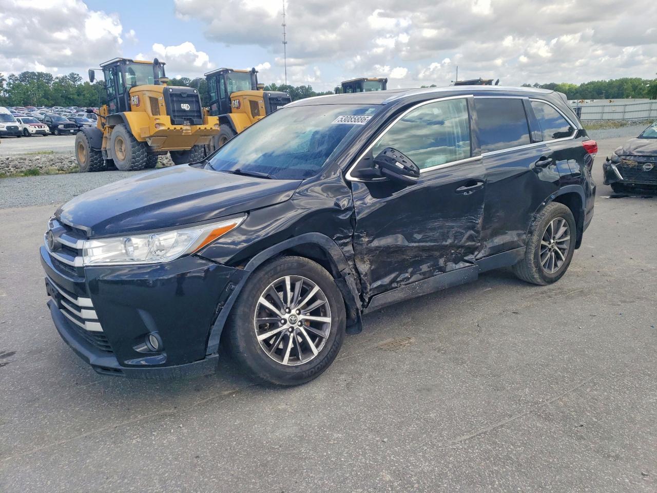 Salvage Toyota Highlander Image
