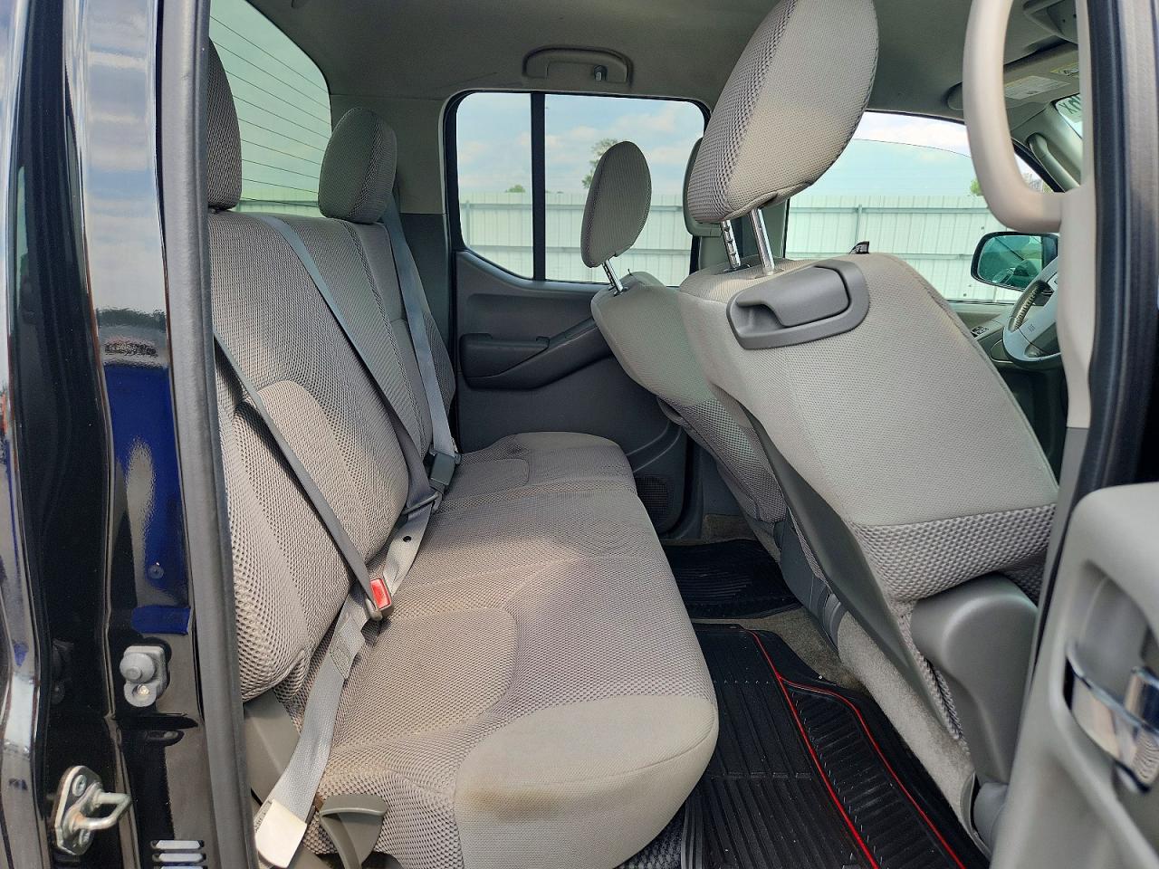Nissan Frontier S