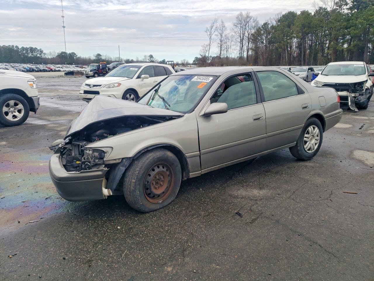 Salvage Toyota Camry Image