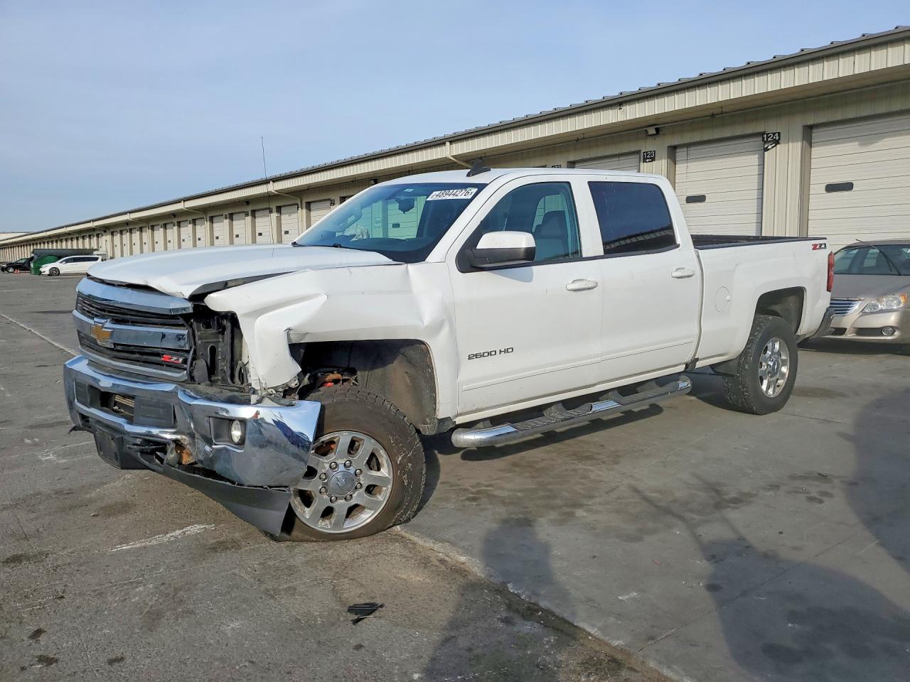 Salvage Chevrolet Silverado Image