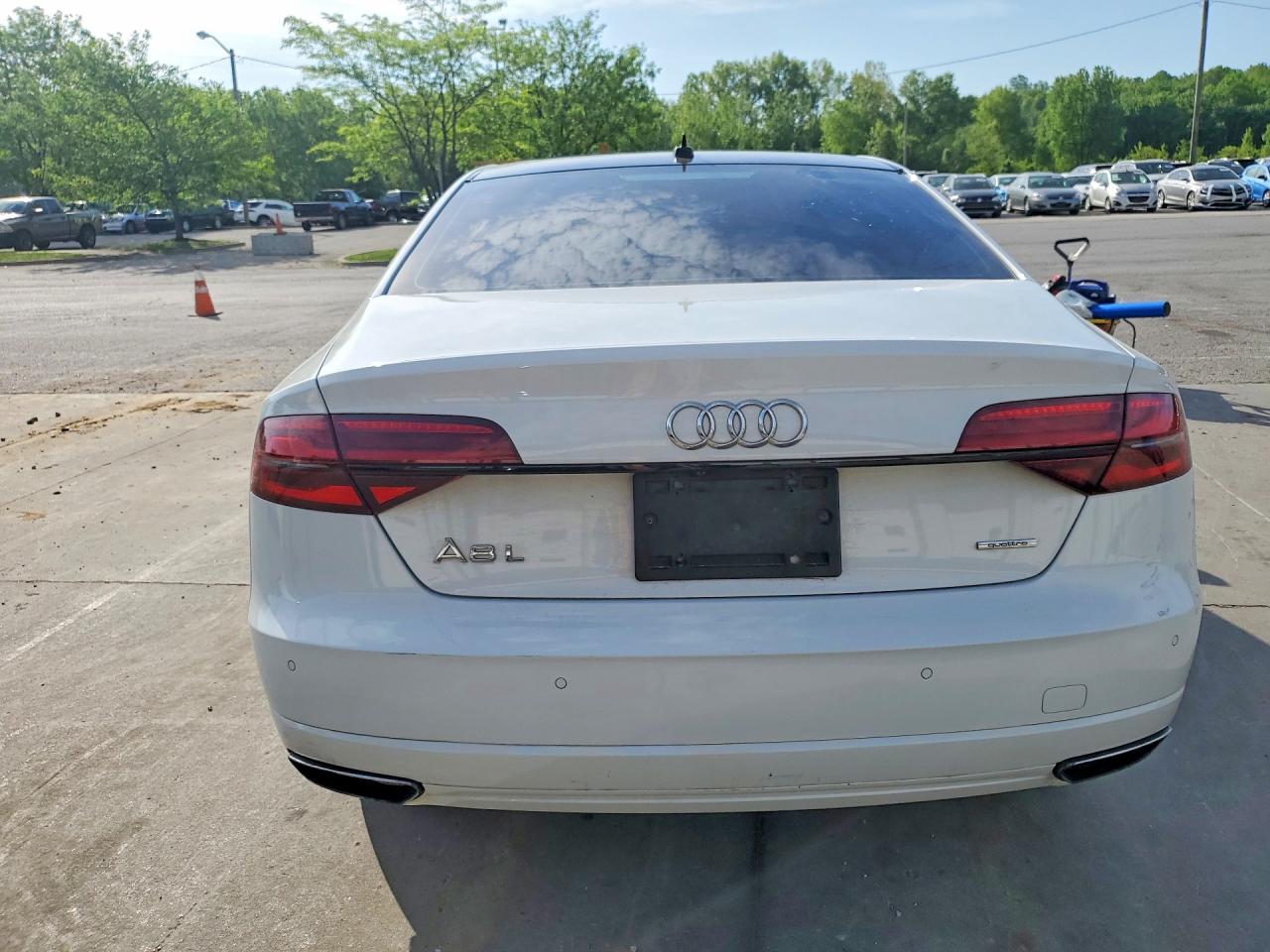 Audi A8 L Quattro