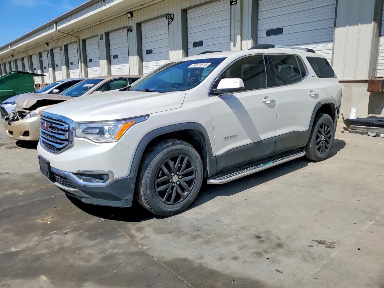 Salvage GMC Acadia Image