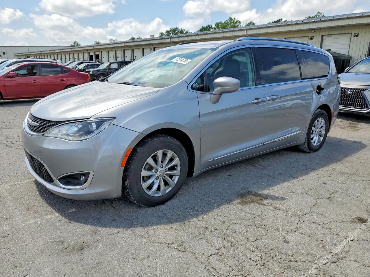 Salvage Chrysler Pacifica Image