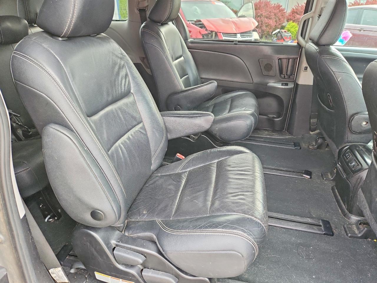 Toyota Sienna Se Premium 7-passenger