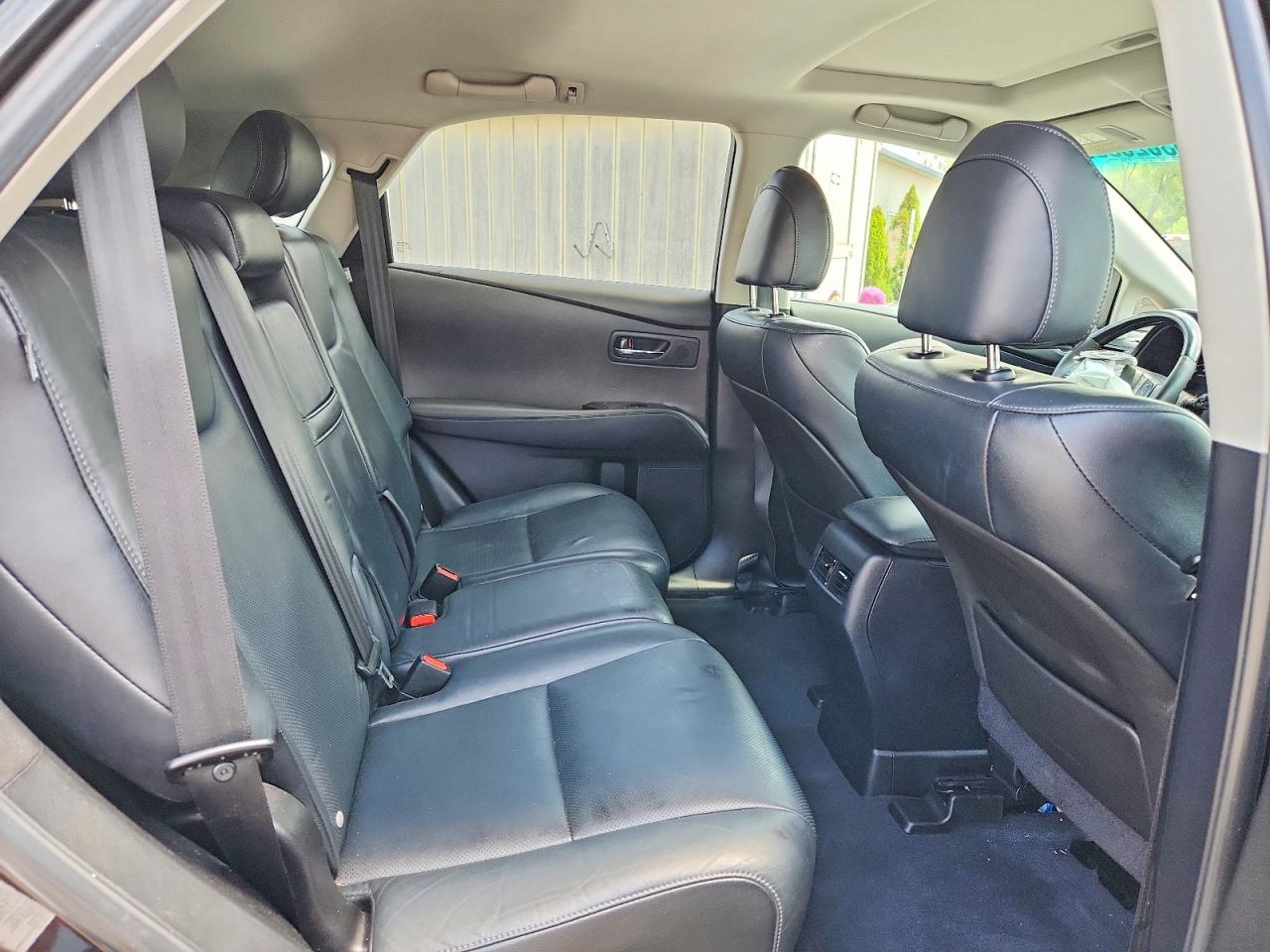 Lexus RX Base