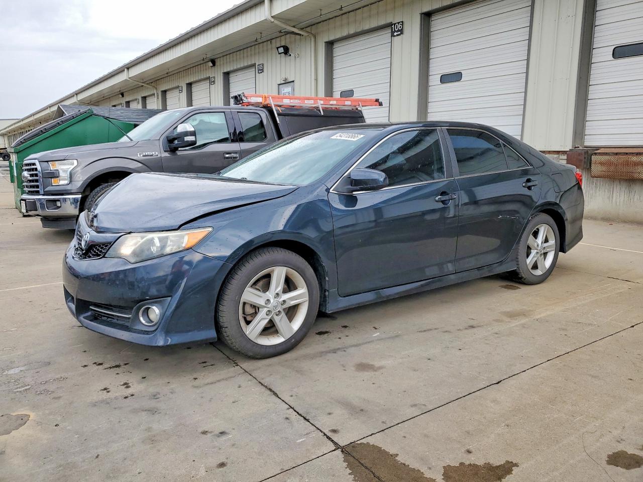 Salvage Toyota Camry Image