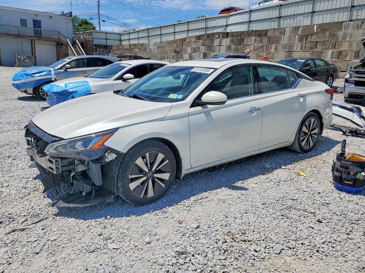 Salvage Nissan Altima Image