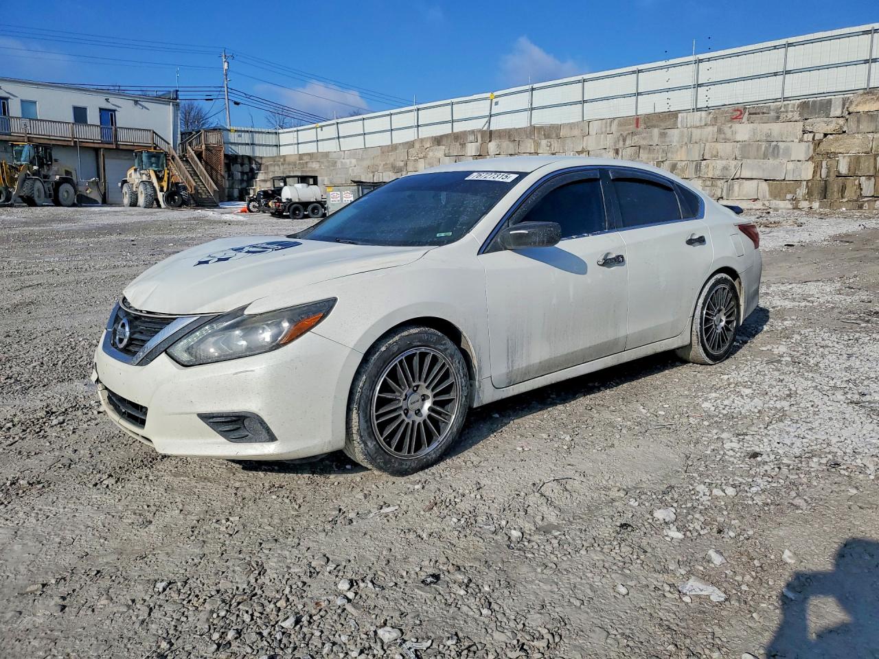 Salvage Nissan Altima Image