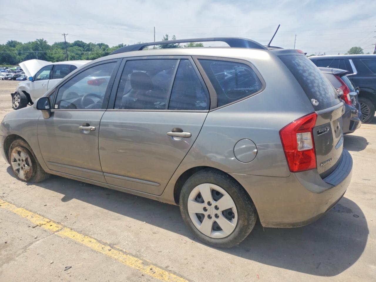 Kia Rondo Base