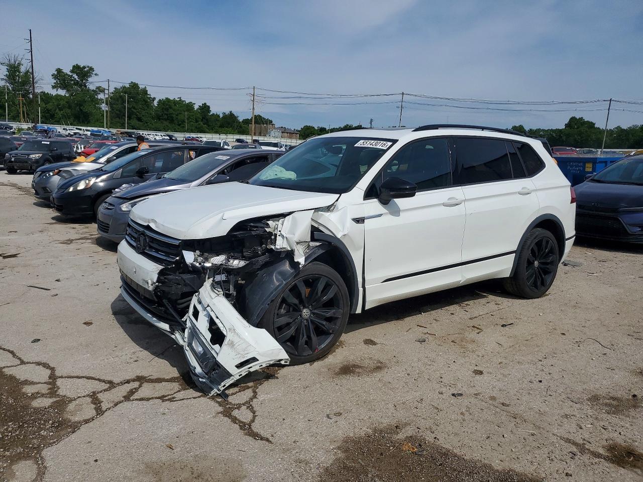 Salvage Volkswagen Tiguan Image
