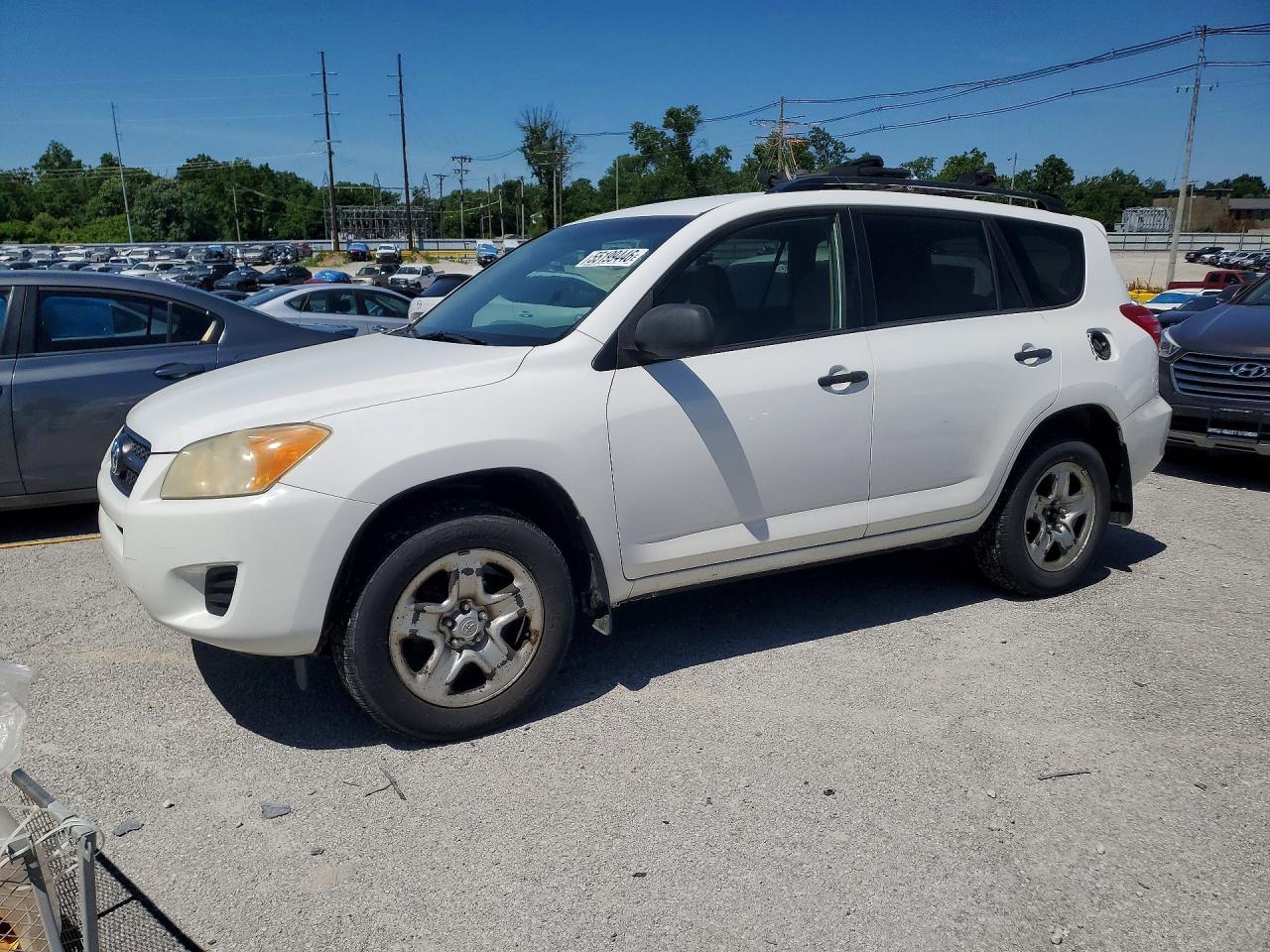 Salvage Toyota RAV4 Image