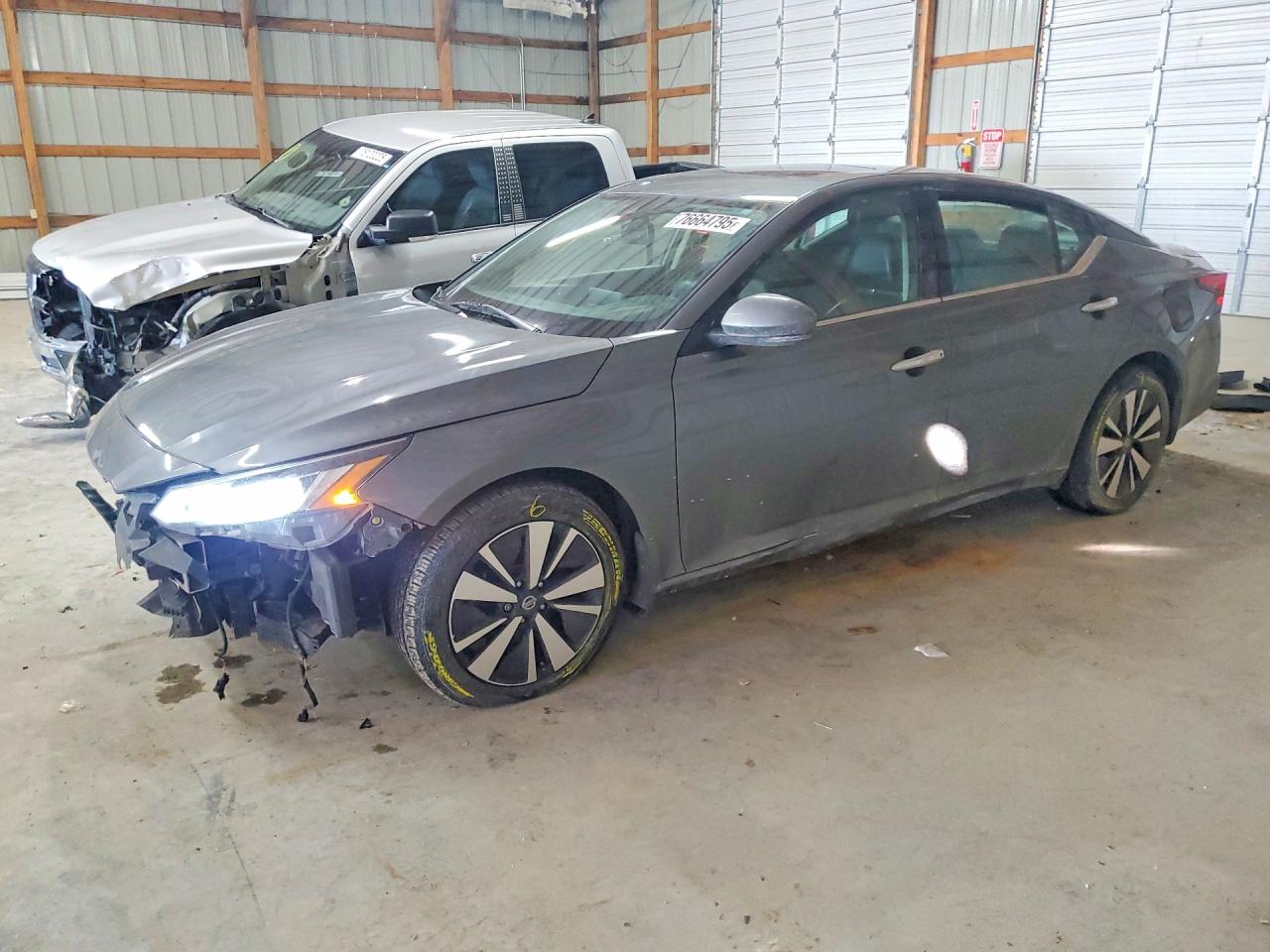 Salvage Nissan Altima Image