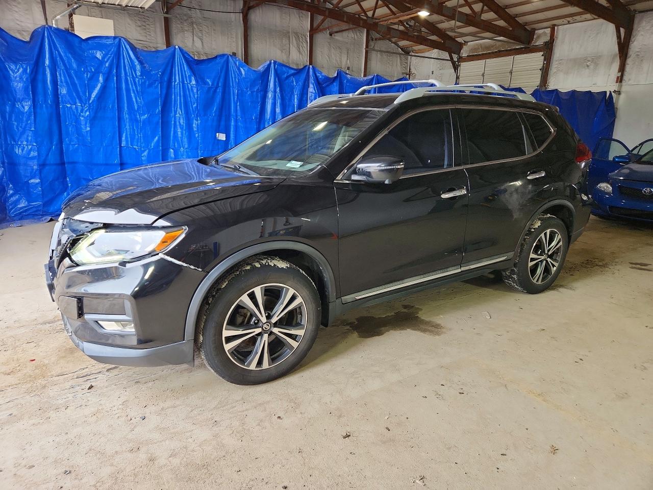 Salvage Nissan Rogue Image