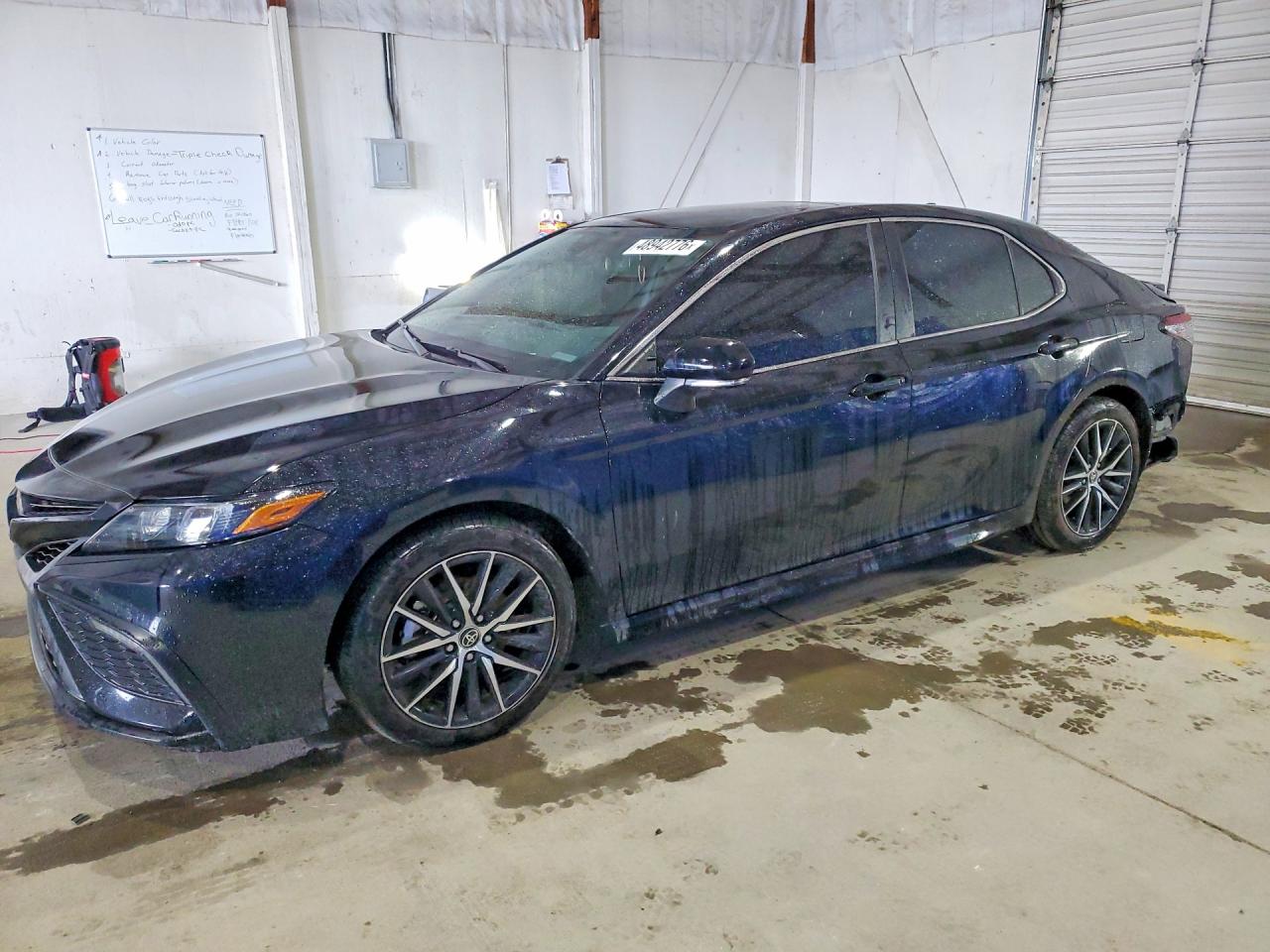 Salvage Toyota Camry Image
