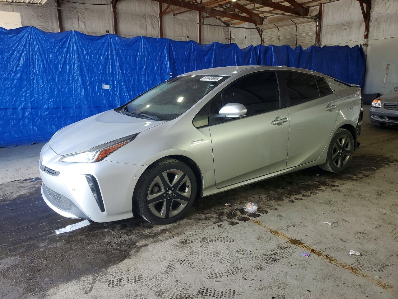 Salvage Toyota Prius Image