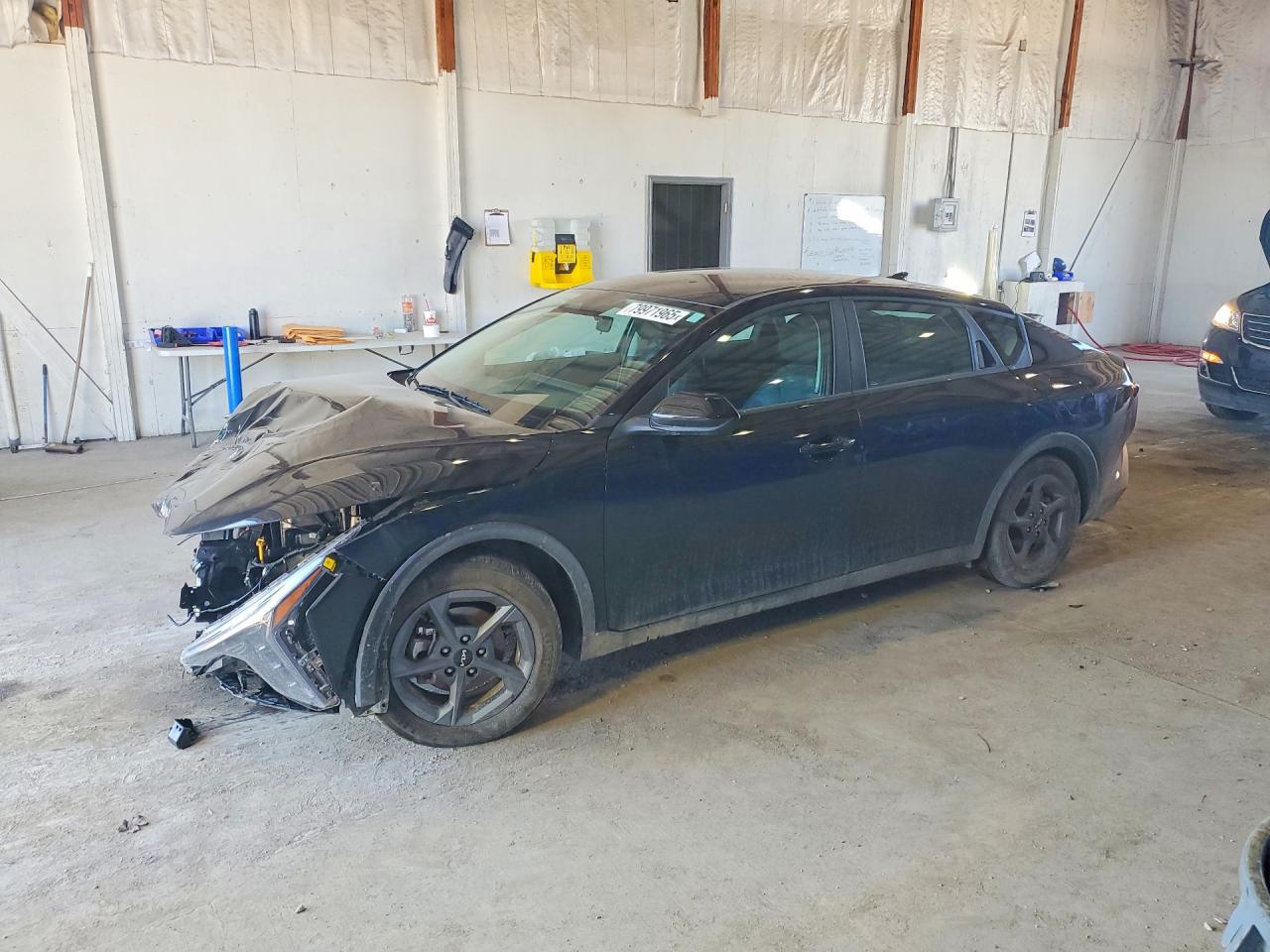 Salvage Kia K4 Image