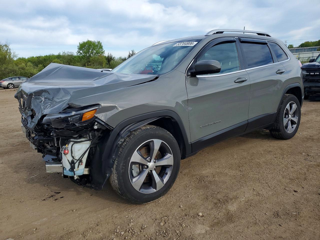 Salvage Jeep Cherokee Image