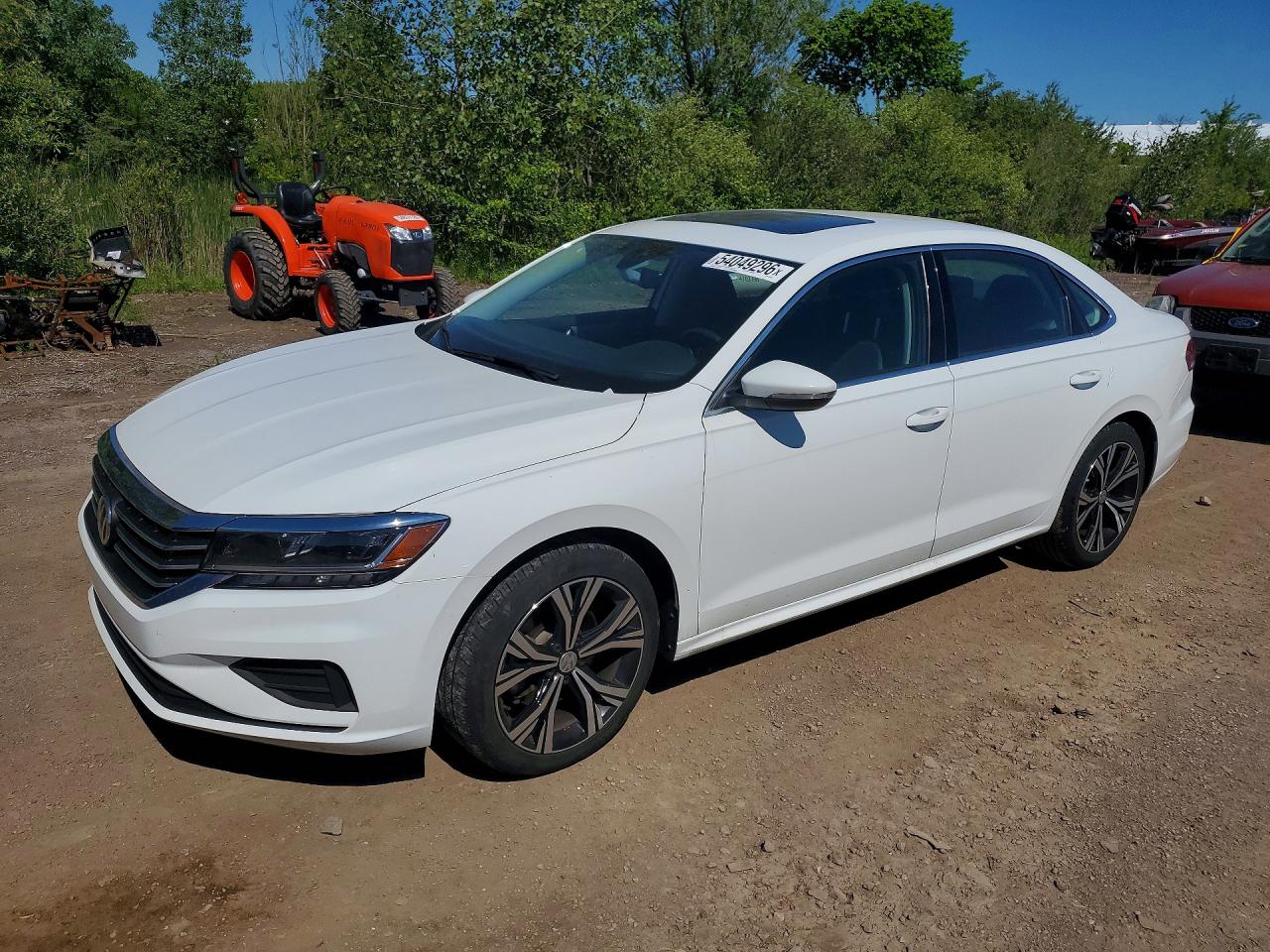 Salvage Volkswagen Passat Image