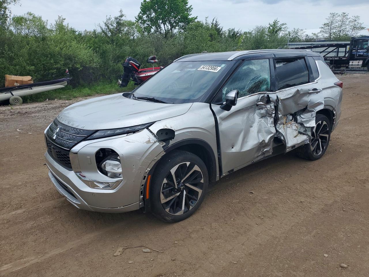 Salvage Mitsubishi Outlander Image