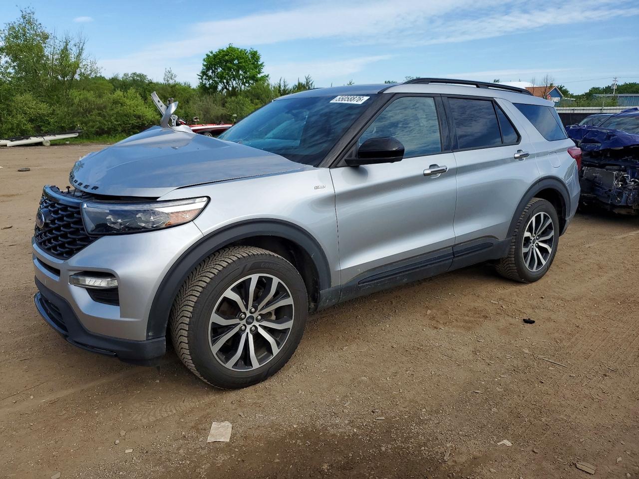 Salvage Ford Explorer Image