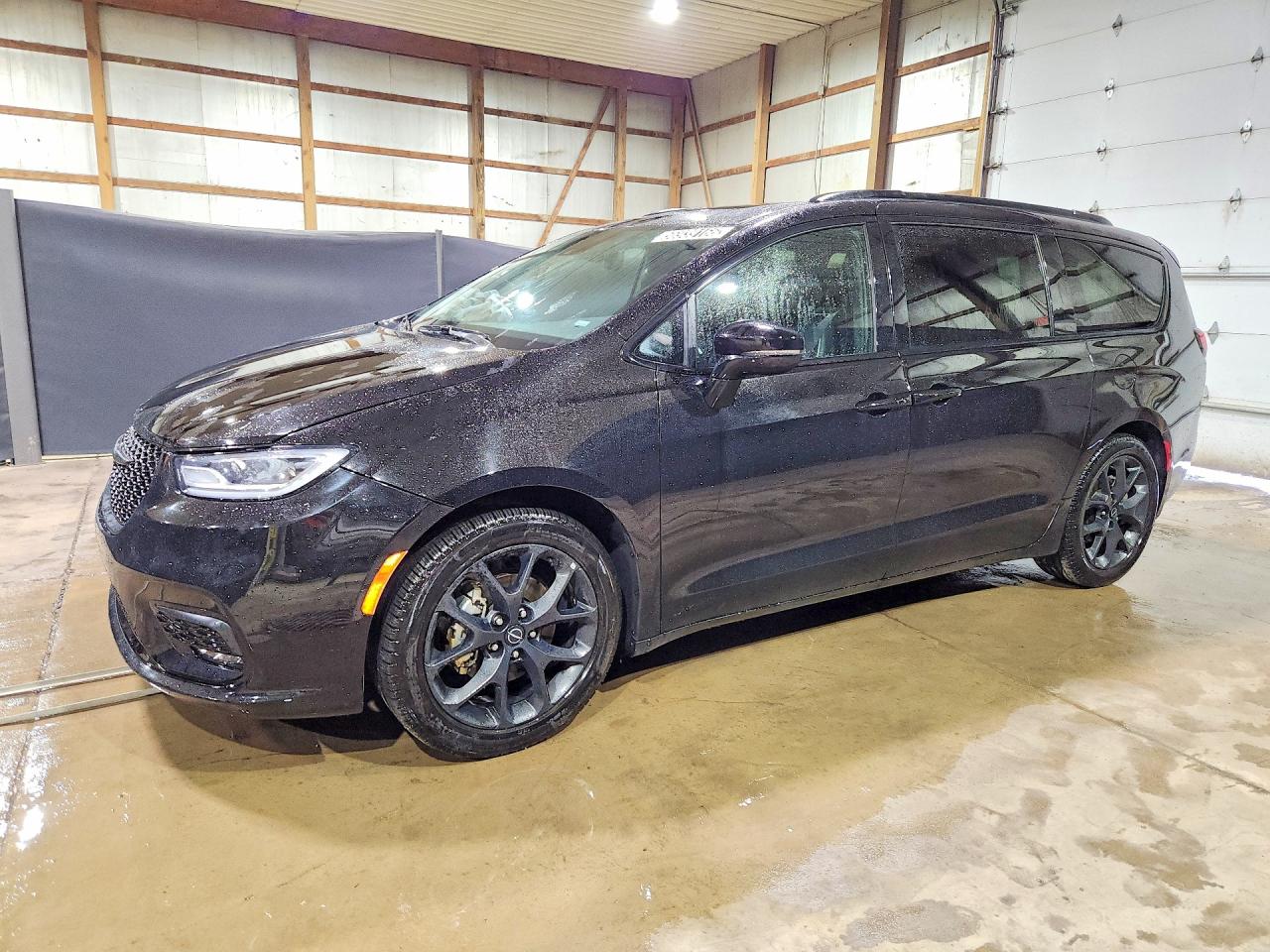 Salvage Chrysler Pacifica Image