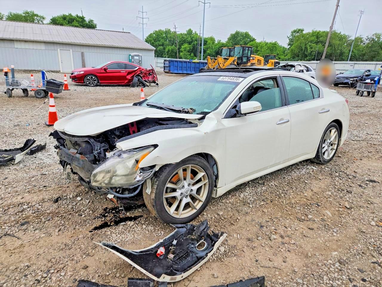 Salvage Nissan Maxima Image