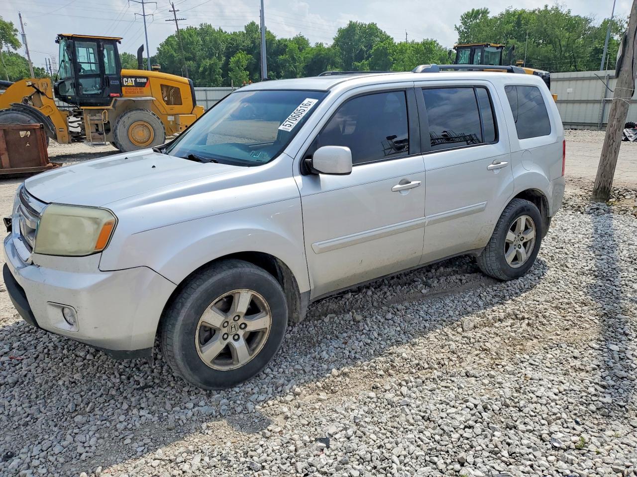 Salvage Honda Pilot Image