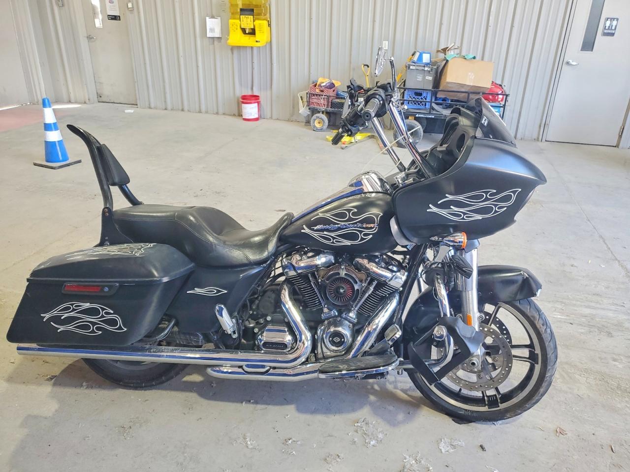 Salvage Harley-Davidson Fl Image