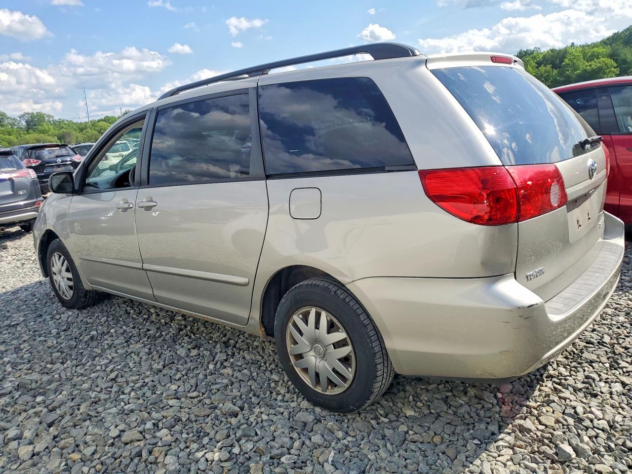 Toyota Sienna Le 8-passenger