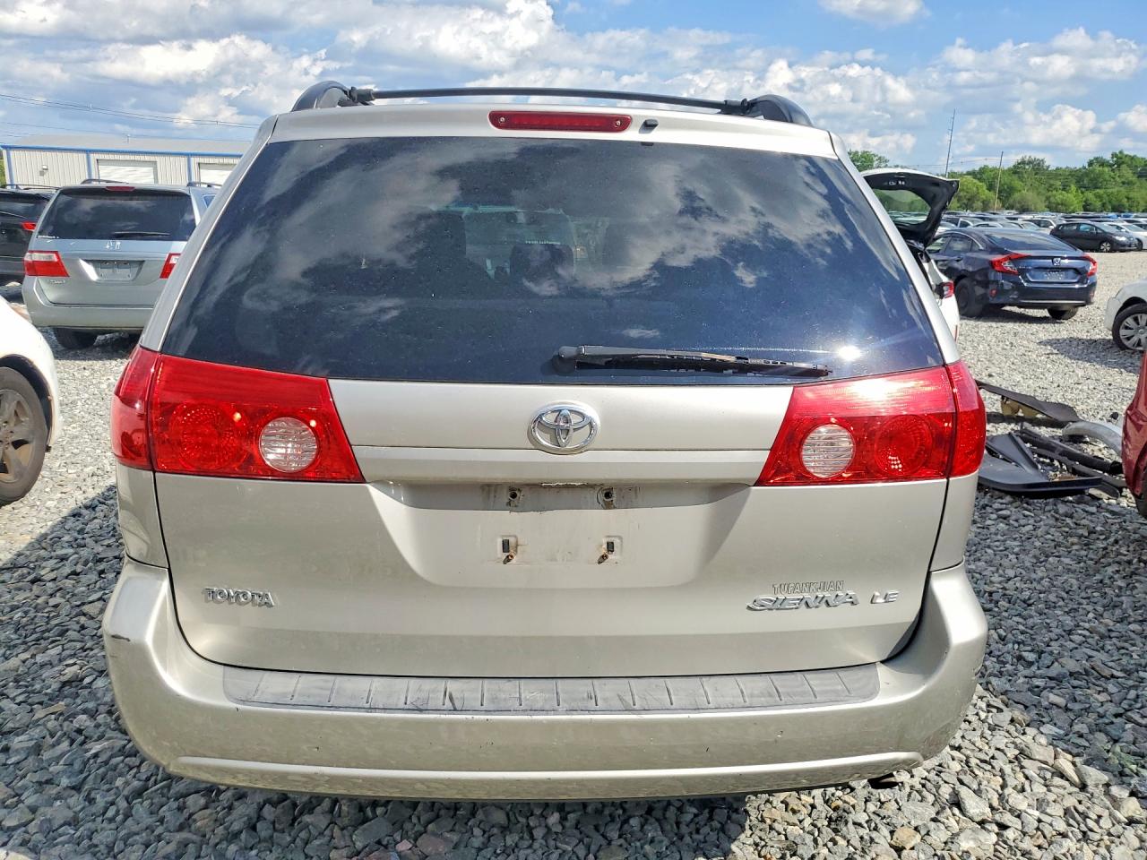 Toyota Sienna Le 8-passenger
