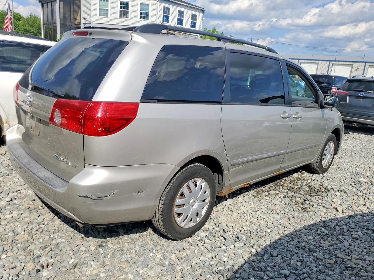 Toyota Sienna Le 8-passenger